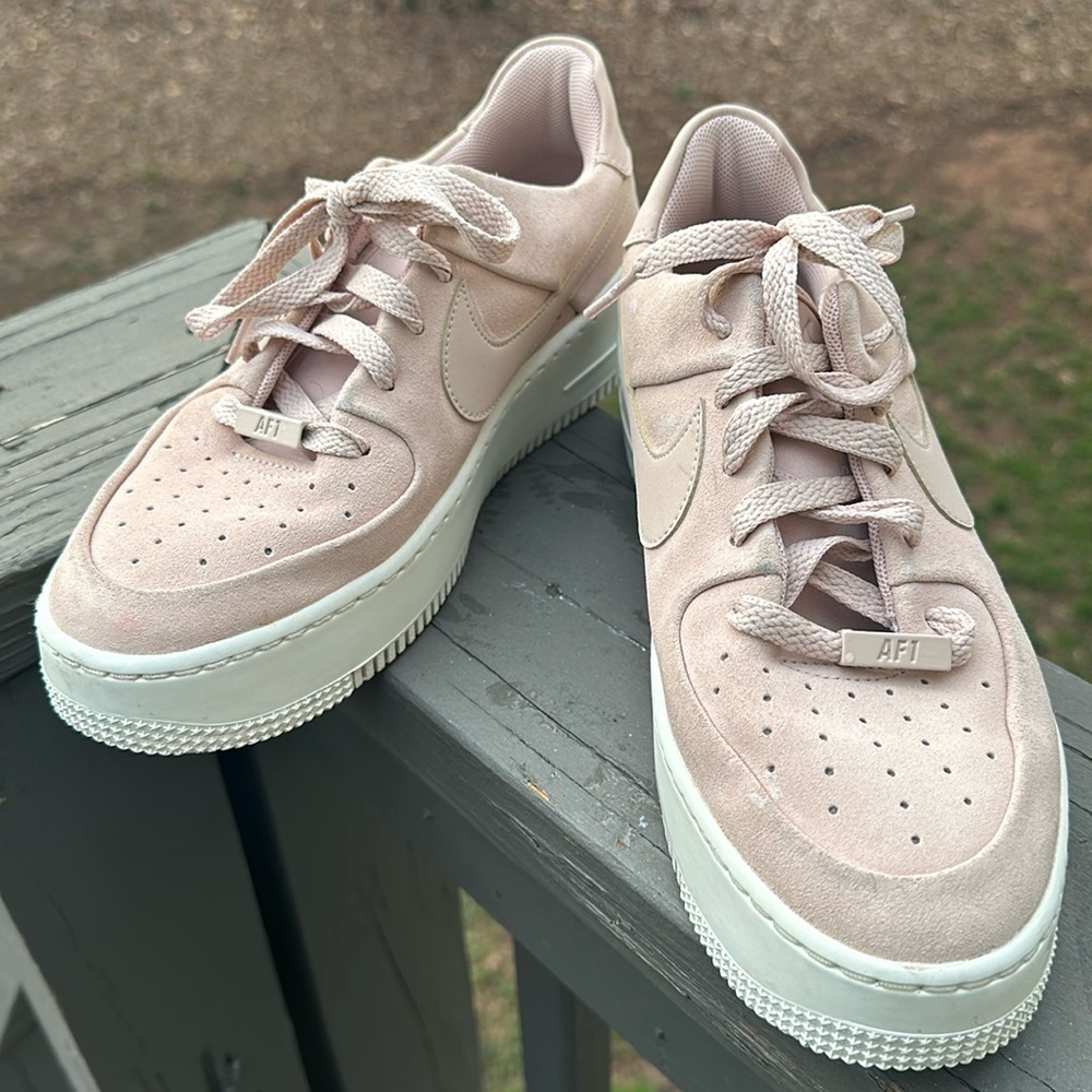 Nike Women’s Sneaker in Blush Pink and Cream